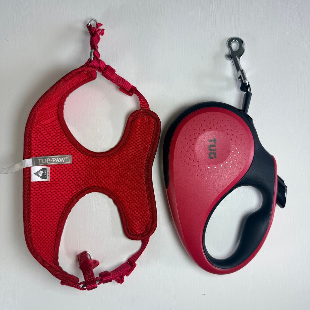 Top Paw Red Step-In Harness & TUG Tangle-Free Retractable Leash Bundle